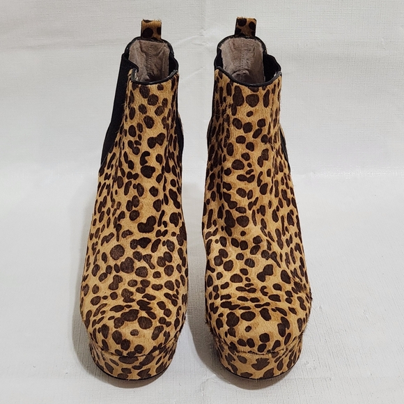 Womens Vince Camuto Leopard Print Heeled Platform Booties Size 7 1/2 B - Picture 2 of 10